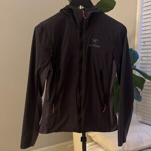 Arc'teryx Women’s Dark Gray Hooded Jacket XS